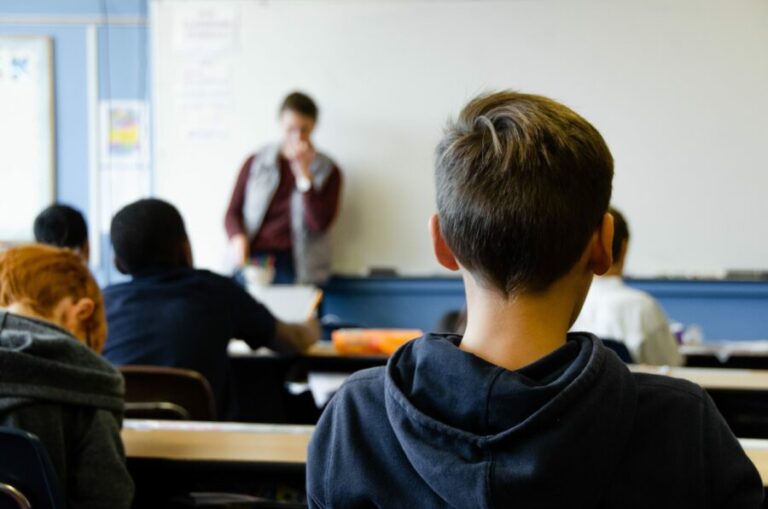 Bildungskonzept für geflüchtete Schüler*innen // Wegner: „Der Weg über Vorklassen ist der falsche!“