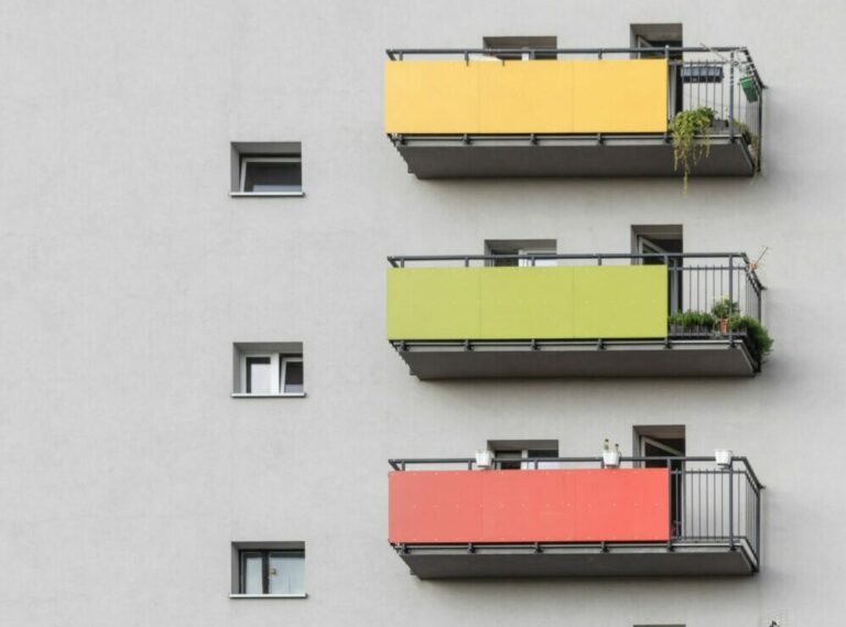 Überlastungsanzeigen der Kommunen bei Aufnahme von Geflüchteten // „Ausbau zusätzlicher Unterbringungskapazitäten dringend notwendig“